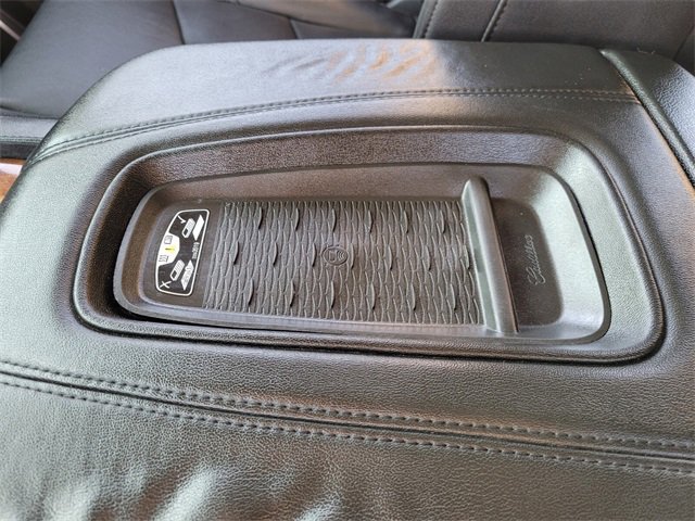 Used 2016 Cadillac Escalade ESV Luxury image 36