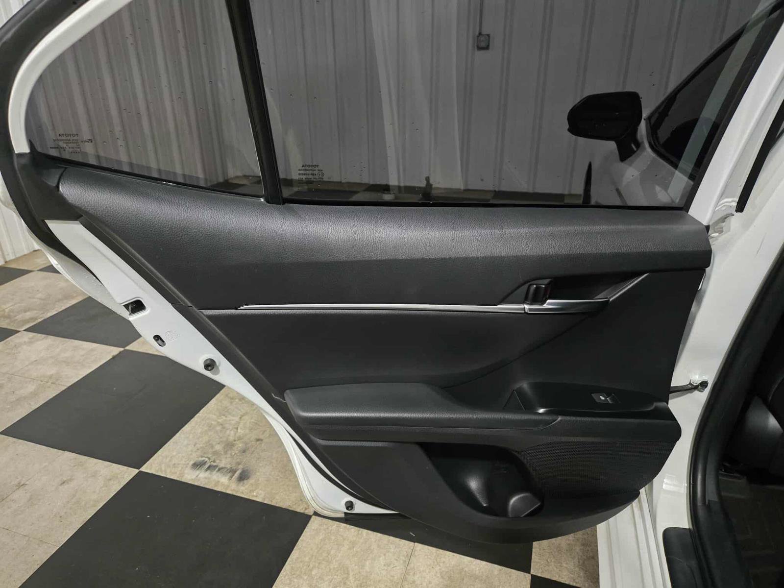 Used 2020 Toyota Camry SE image 15