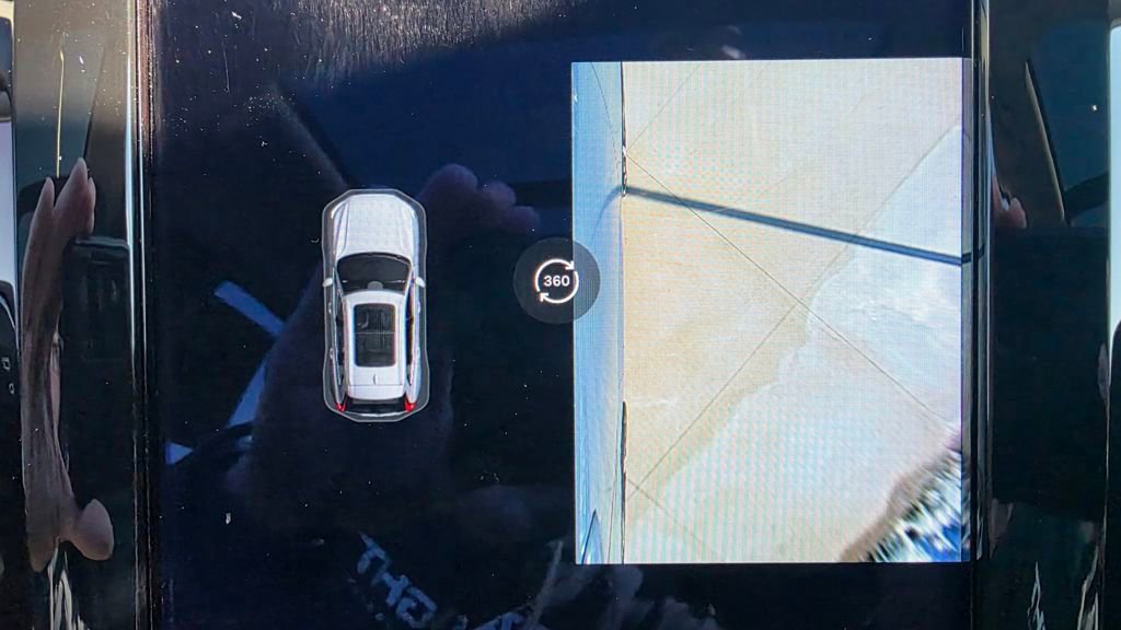 Used 2023 Volvo XC60 T8 Ultimate w/ Climate Package image 39