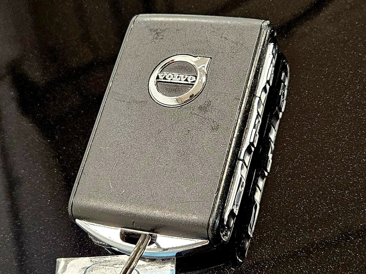 Used 2024 Volvo V60 B5 Cross Country Plus image 42