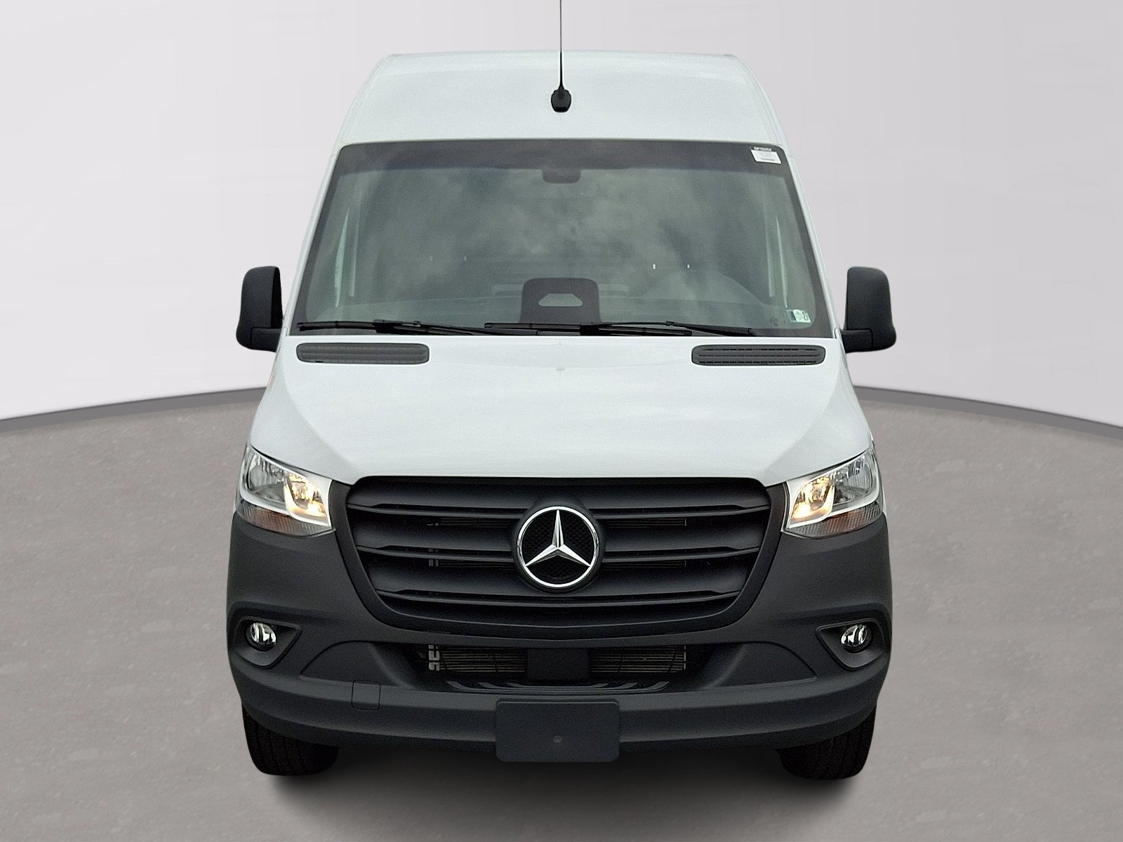 Used 2025 Mercedes-Benz Sprinter 2500 image 2