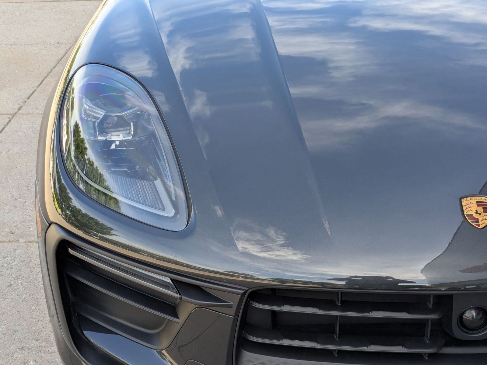 Certified 2025 Porsche Macan image 12