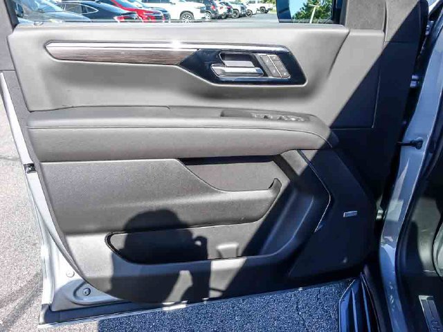 New 2027 Chevrolet Tahoe Premier w/ Sun And Tow Package AWD/4WD image 13