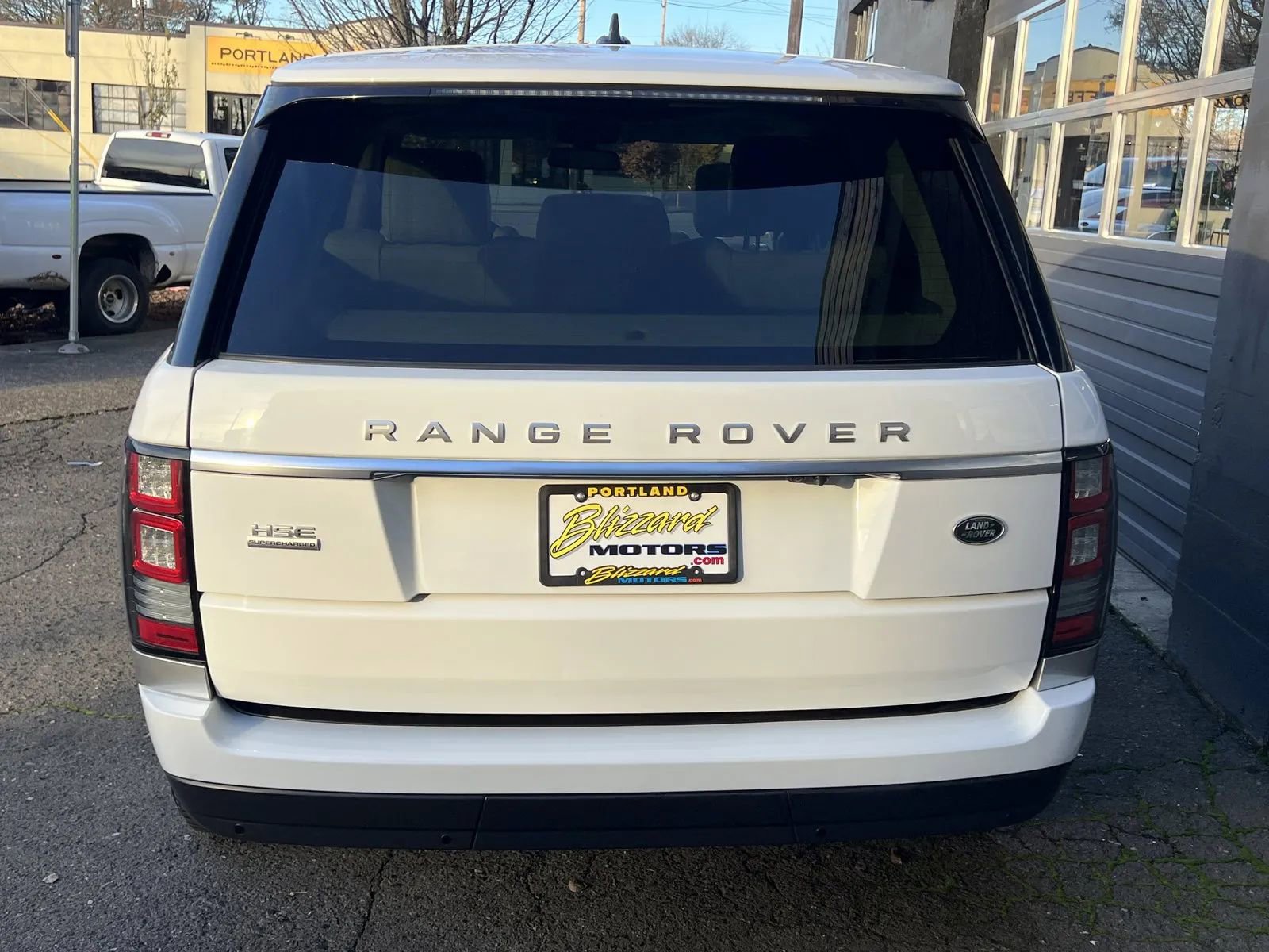 Used 2016 Land Rover Range Rover HSE image 4
