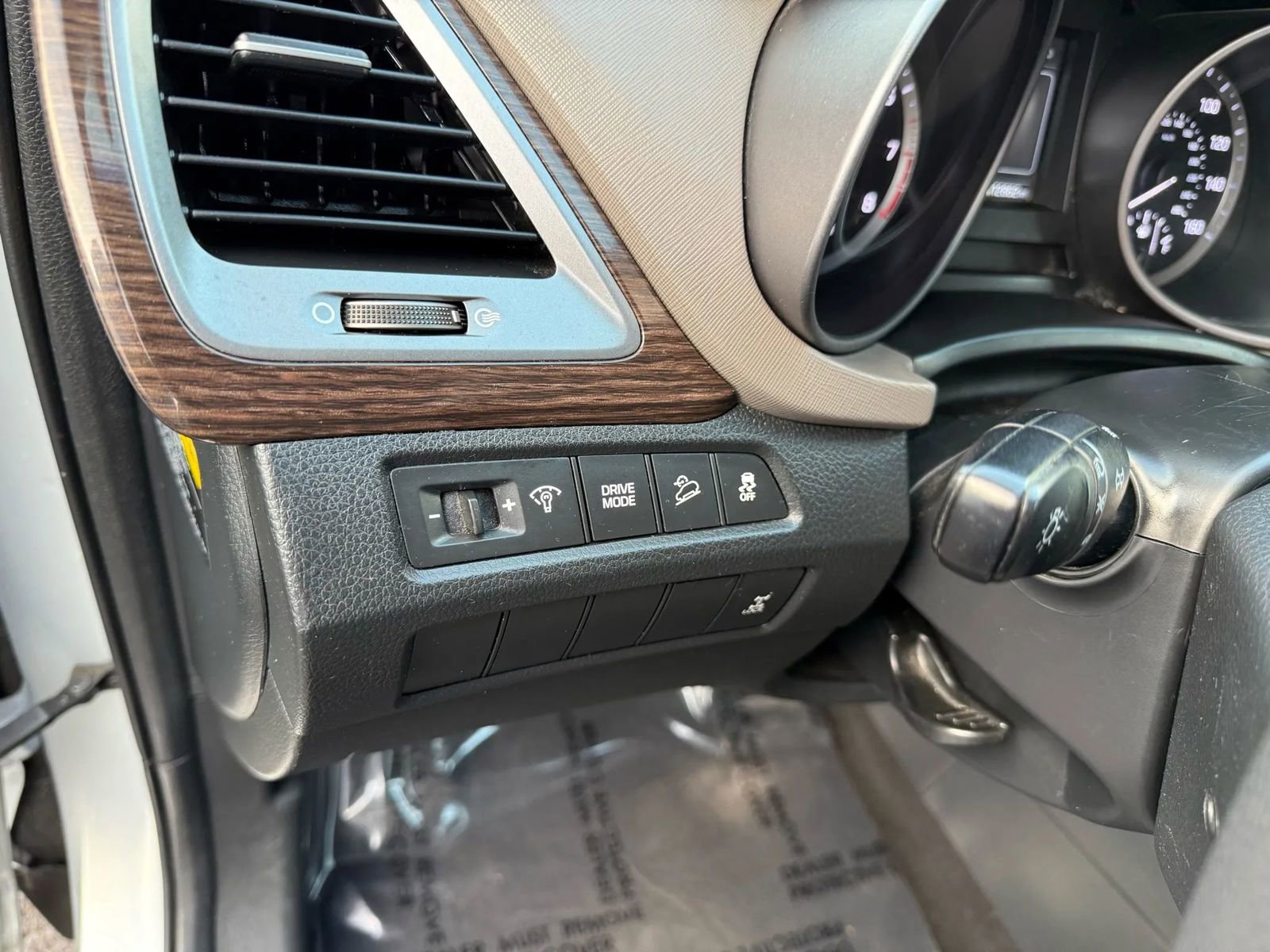 Used 2017 Hyundai Santa Fe Sport image 9