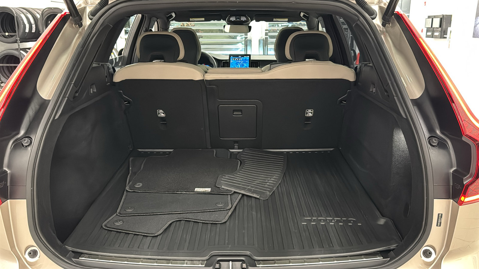 Used 2026 Volvo XC60 B5 Plus AWD/4WD image 29