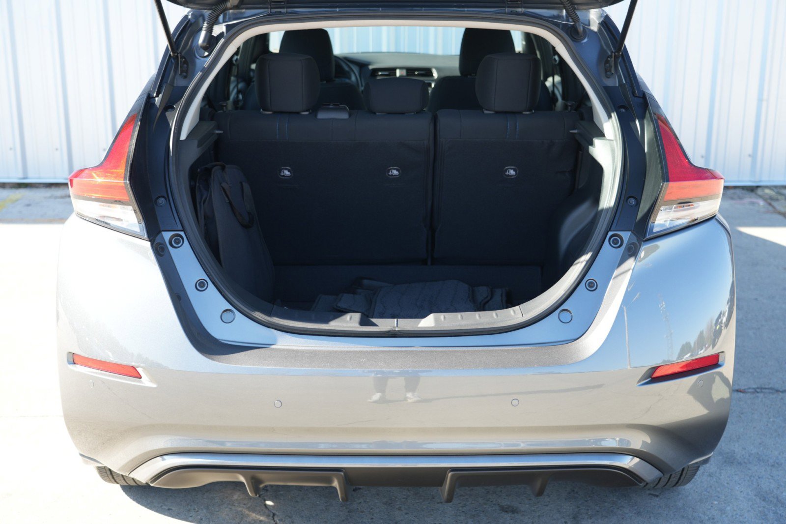 Used 2025 Nissan Leaf S image 9