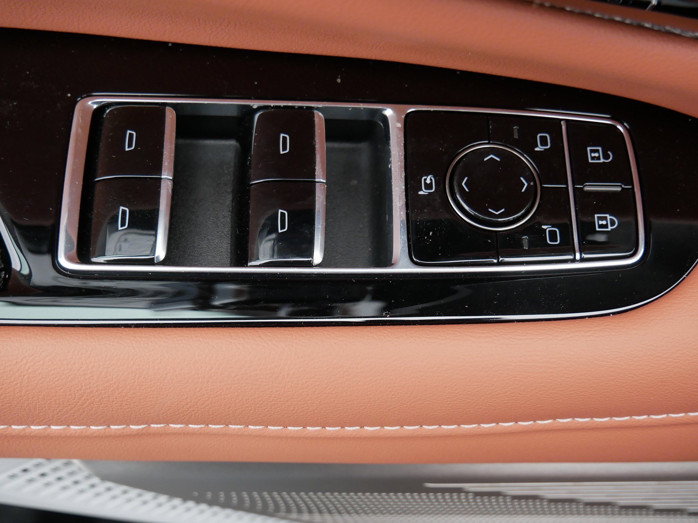 New 2026 Cadillac Optiq Luxury 2 w/ LPO, Floor Liner Package image 18