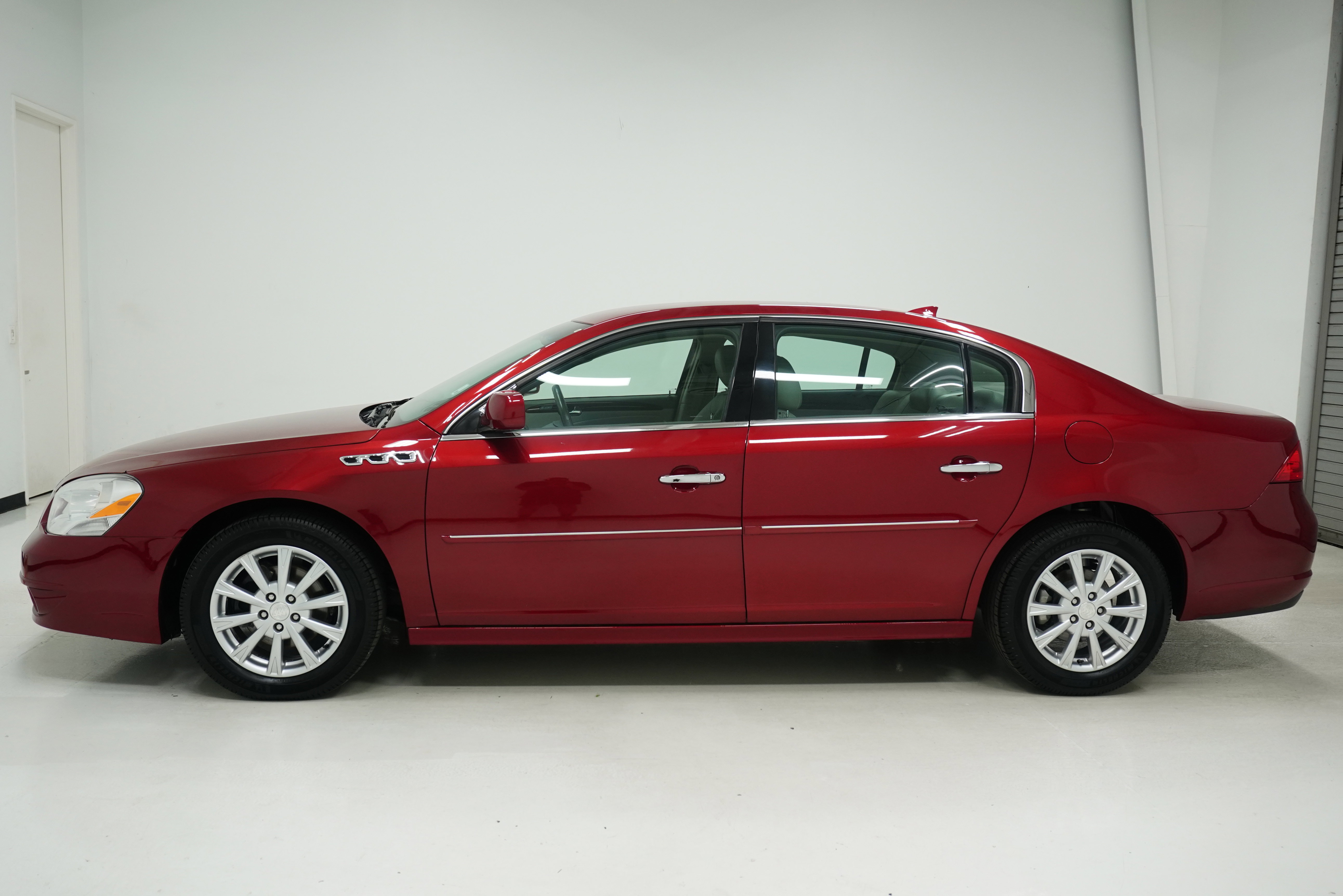 Used 2011 Buick Lucerne CXL w/ Driver Confidence Package FWD image 7