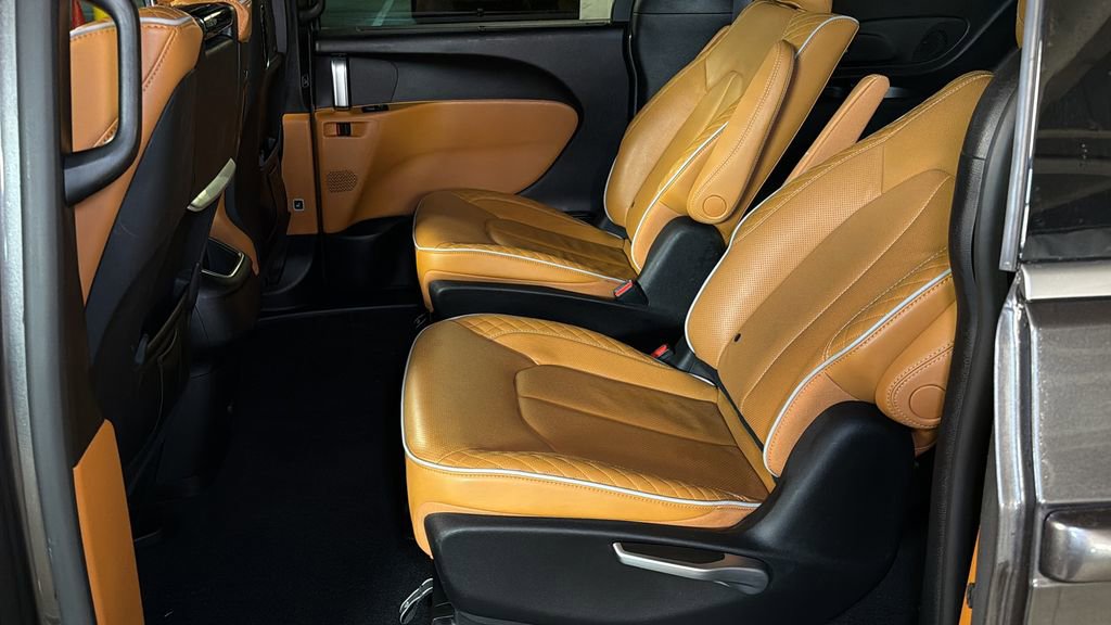 Used 2021 Chrysler Pacifica Pinnacle FWD image 18