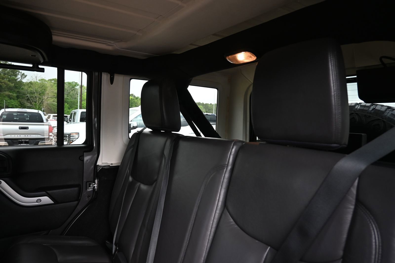 Used 2016 Jeep Wrangler Unlimited Sahara w/ Connectivity Group image 22