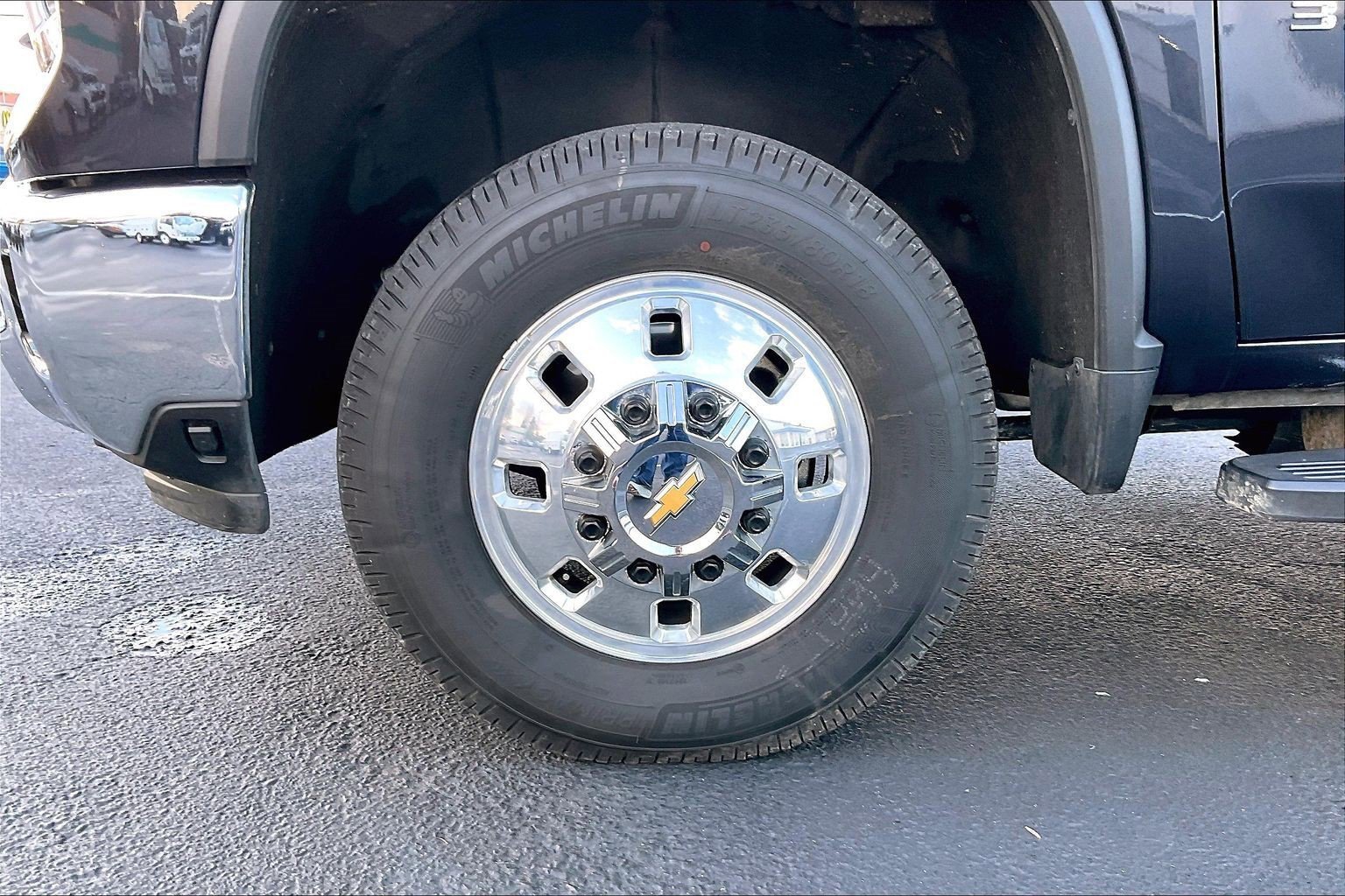 Used 2024 Chevrolet Silverado 3500 LTZ w/ LTZ Convenience Package image 9