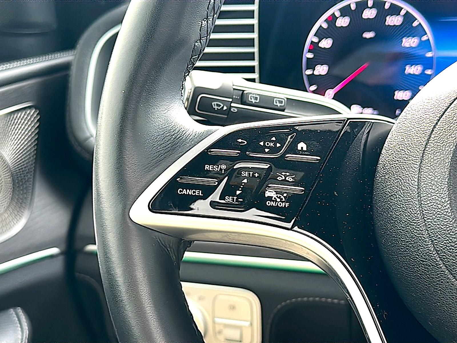 Used 2024 Mercedes-Benz GLE 450 4MATIC image 31
