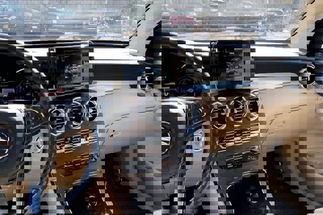 Used 2019 Mercedes-Benz GLC 300 4MATIC image 5