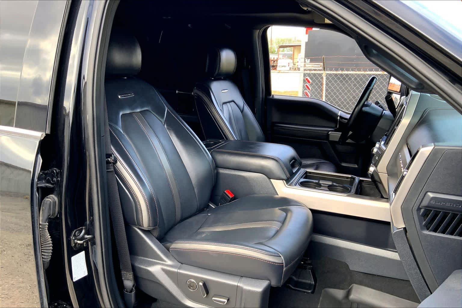 Certified 2022 Ford F450 Platinum w/ FX4 Off-Road Package AWD/4WD image 9