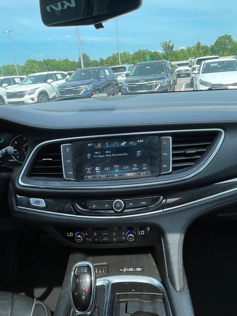 Used 2019 Buick Enclave Avenir w/ Avenir Technology Package AWD/4WD image 17