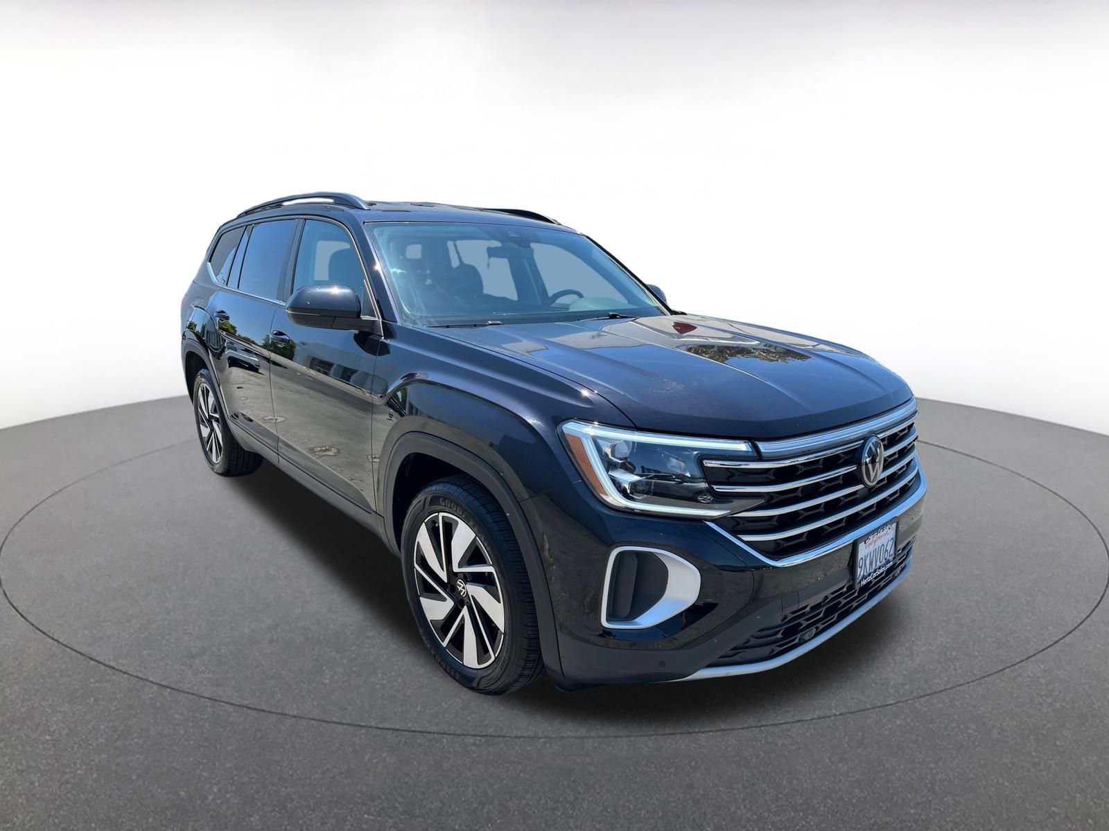 Used 2024 Volkswagen Atlas SE image 1