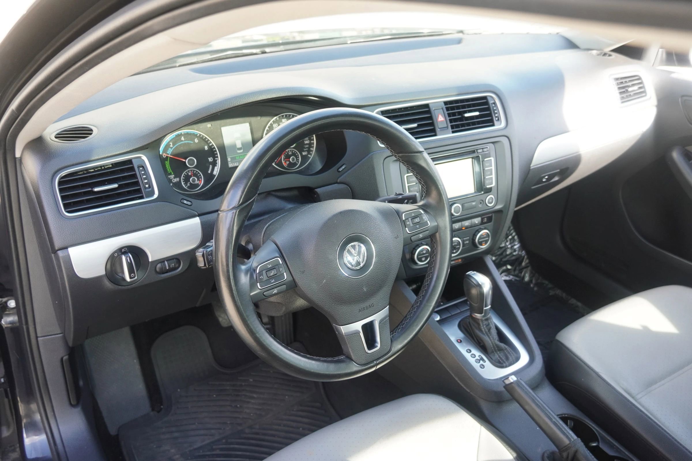 Used 2014 Volkswagen Jetta SEL image 37