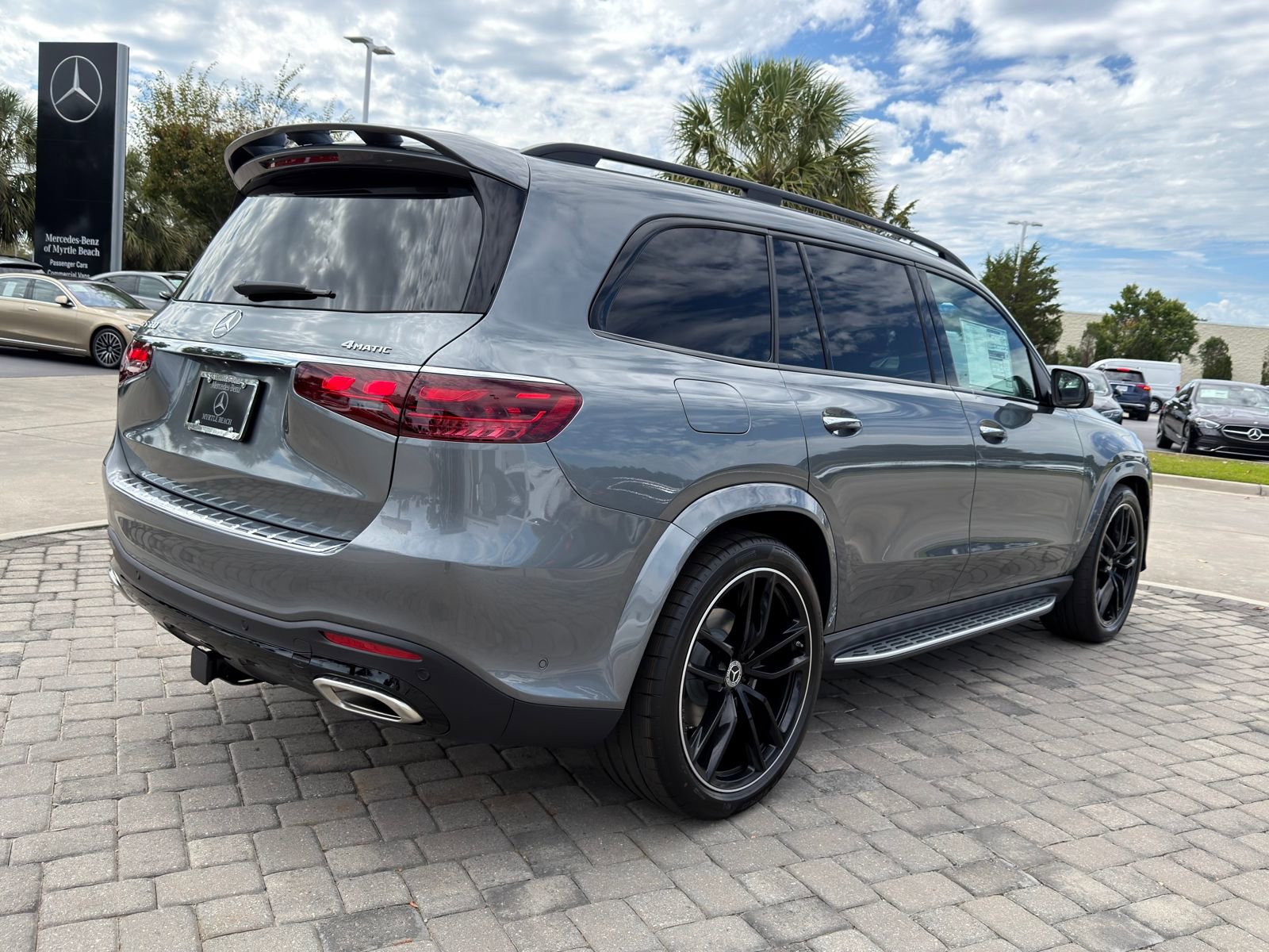 New 2026 Mercedes-Benz GLS 580 4MATIC image 9