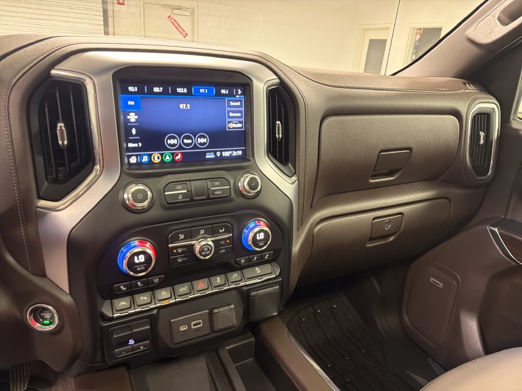 Used 2019 GMC Sierra 1500 SLT w/ SLT Premium Plus Package AWD/4WD image 39