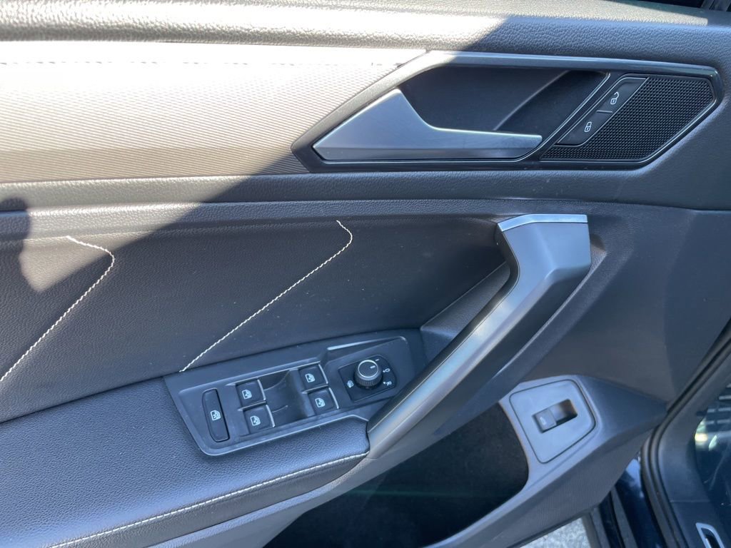 Used 2022 Volkswagen Tiguan SE R-Line image 6