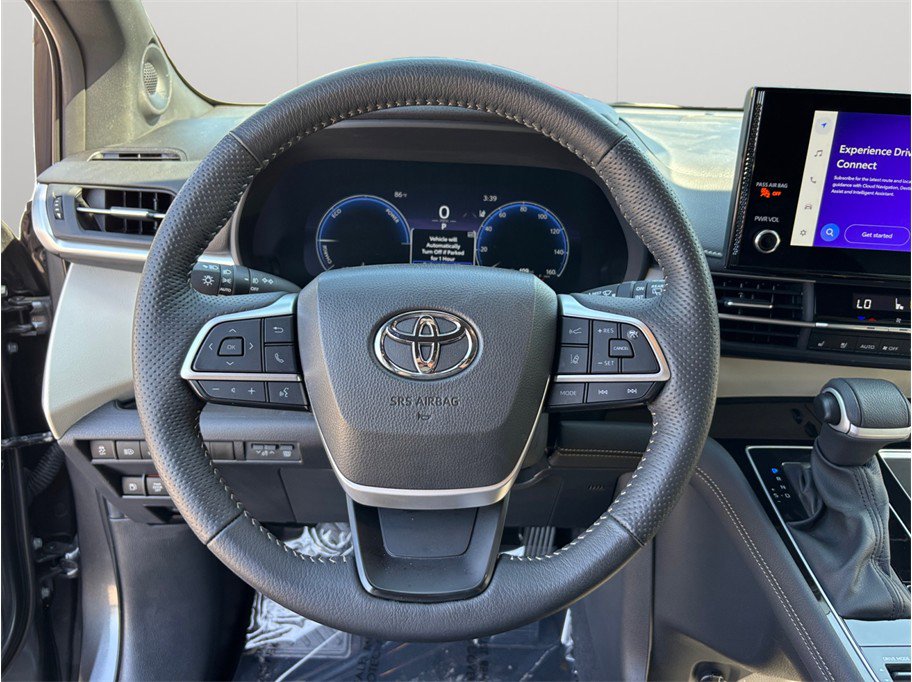 Used 2025 Toyota Sienna Platinum AWD/4WD image 29