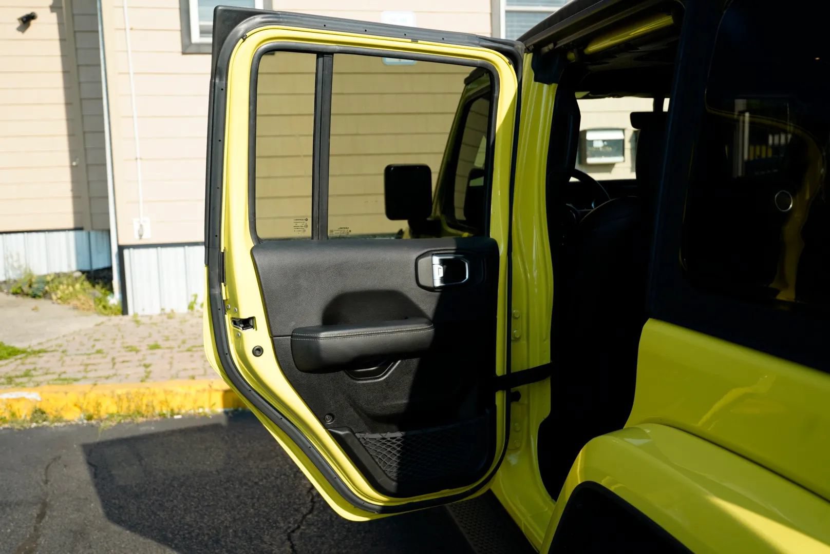 Used 2023 Jeep Wrangler Unlimited Sahara w/ Cold Weather Group AWD/4WD image 23