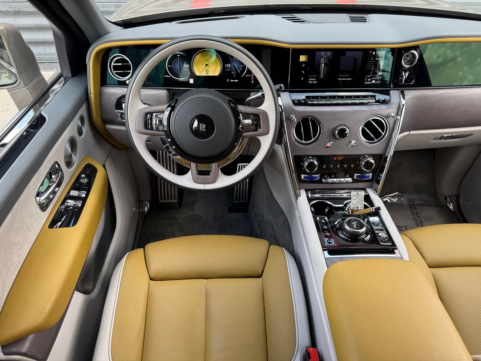 Used 2025 Rolls-Royce Cullinan AWD/4WD image 38