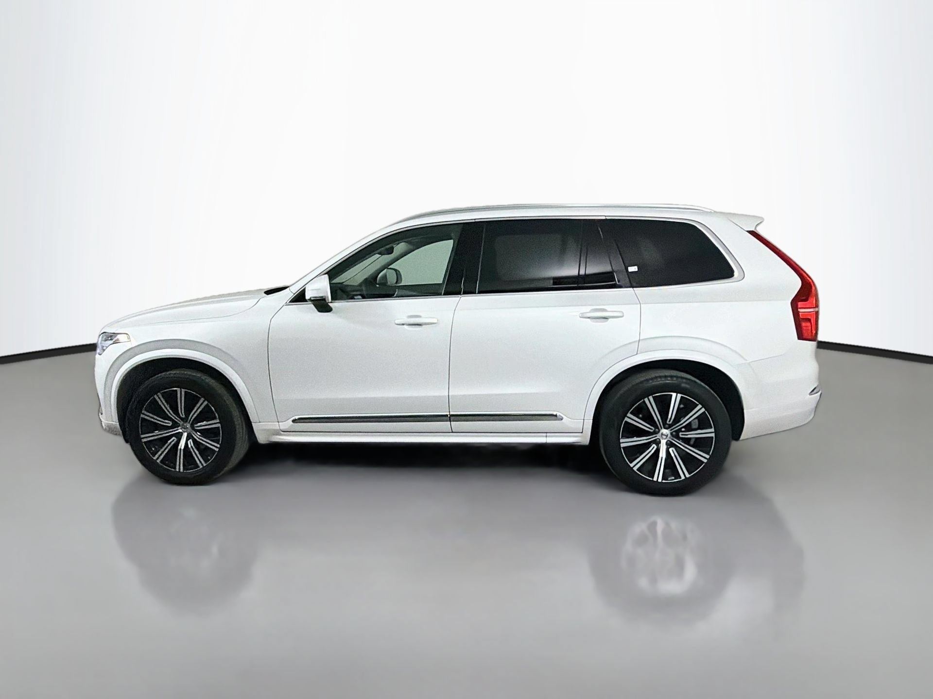 Certified 2024 Volvo XC90 B5 Core AWD/4WD image 9