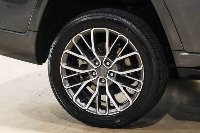 Used 2023 Jeep Grand Cherokee L Summit AWD/4WD image 25