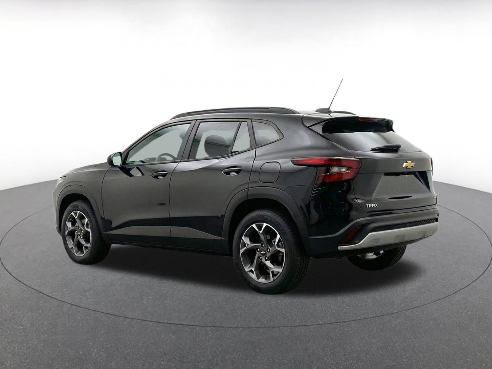 Used 2025 Chevrolet Trax LT FWD image 7