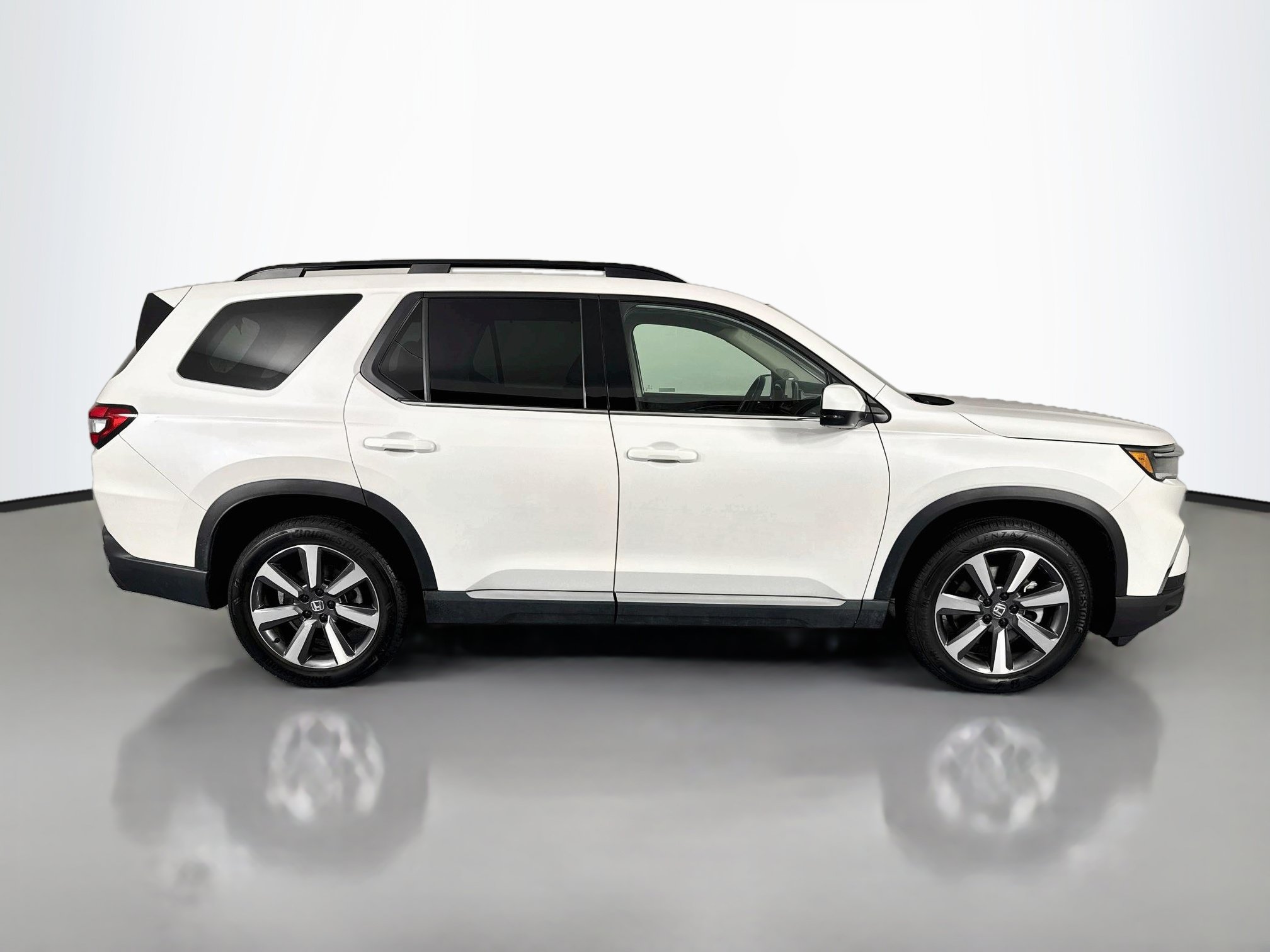 Certified 2024 Honda Pilot Touring image 4