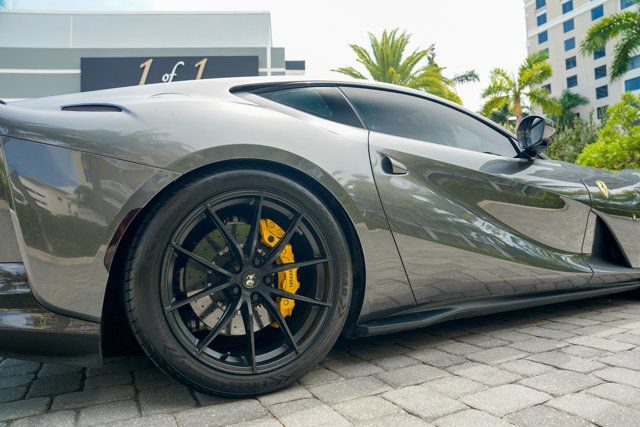Used 2020 Ferrari 812 Superfast RWD image 33