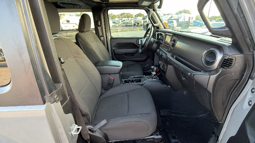 Used 2022 Jeep Wrangler Sport AWD/4WD image 29