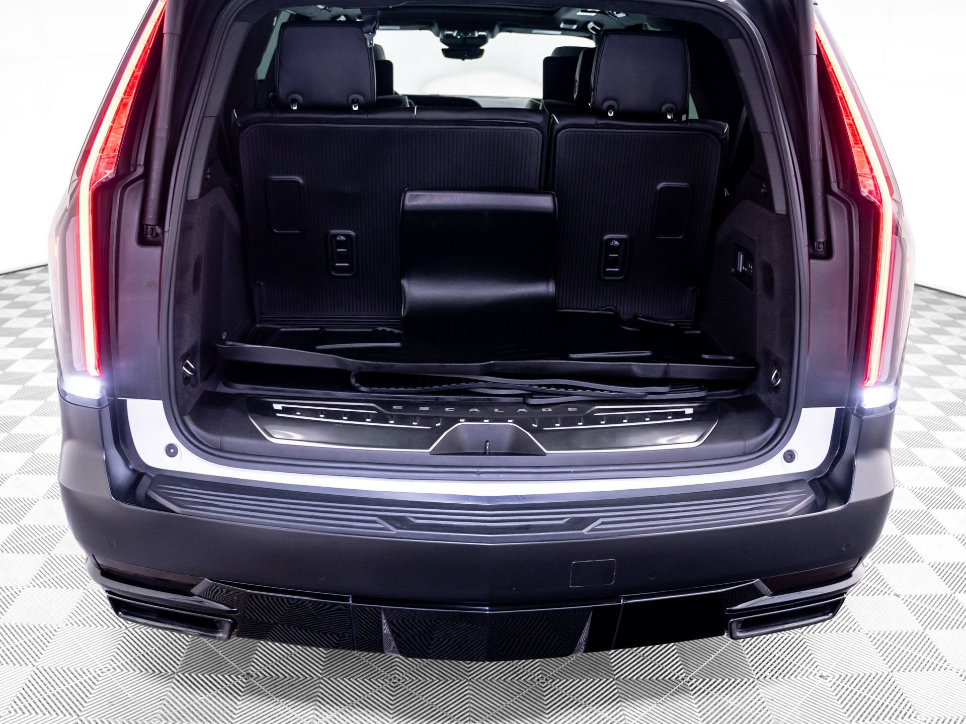 Certified 2023 Cadillac Escalade Sport Platinum w/ LPO, ONYX Package AWD/4WD image 37