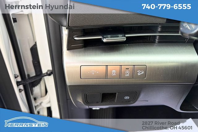 Certified 2025 Hyundai Kona SE AWD/4WD image 17