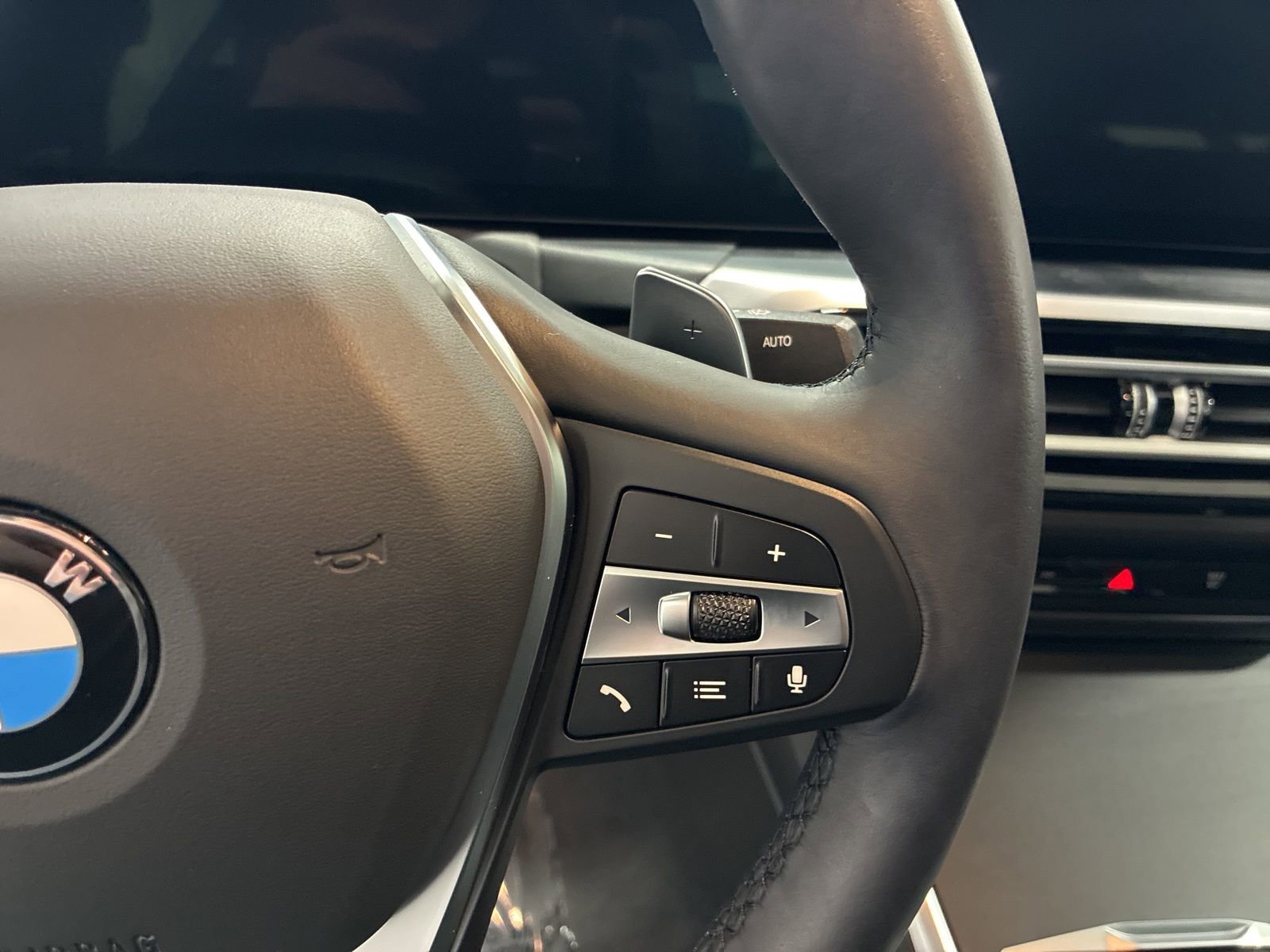 Used 2024 BMW 330i xDrive Sedan w/ Premium Package image 17