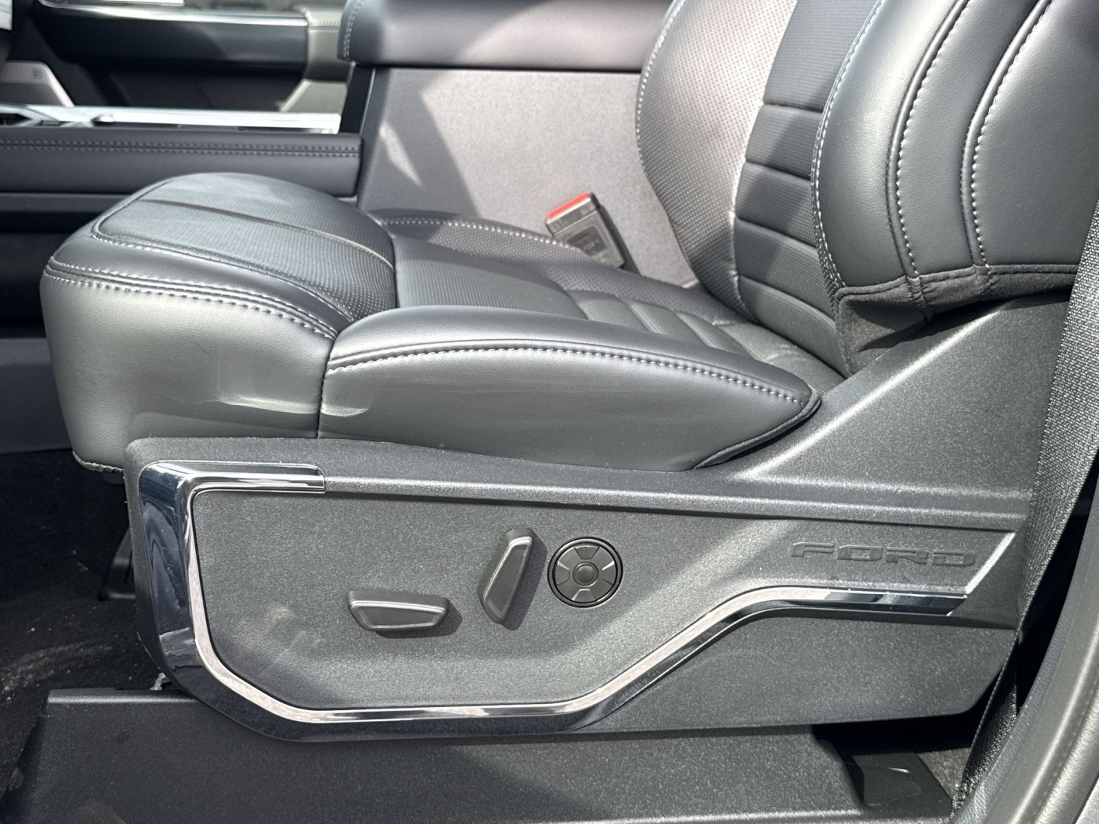New 2026 Ford F250 Platinum AWD/4WD image 14