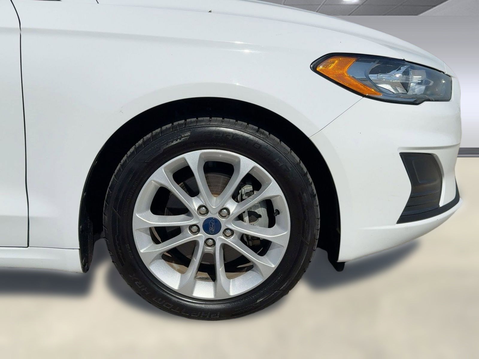 Used 2020 Ford Fusion SE image 12