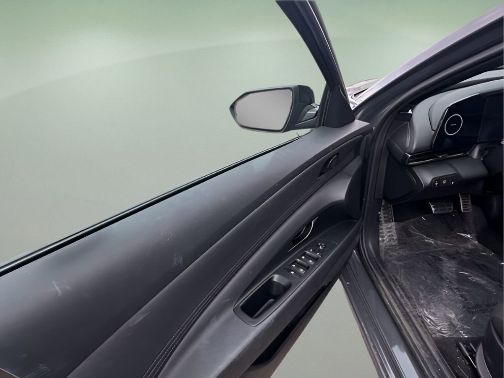 Used 2025 Hyundai Elantra SEL image 11