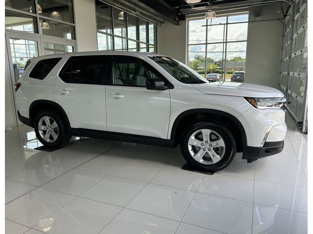 Used 2023 Honda Pilot LX image 6