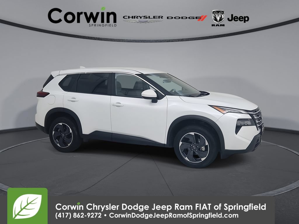 Used 2025 Nissan Rogue SV AWD/4WD image 1