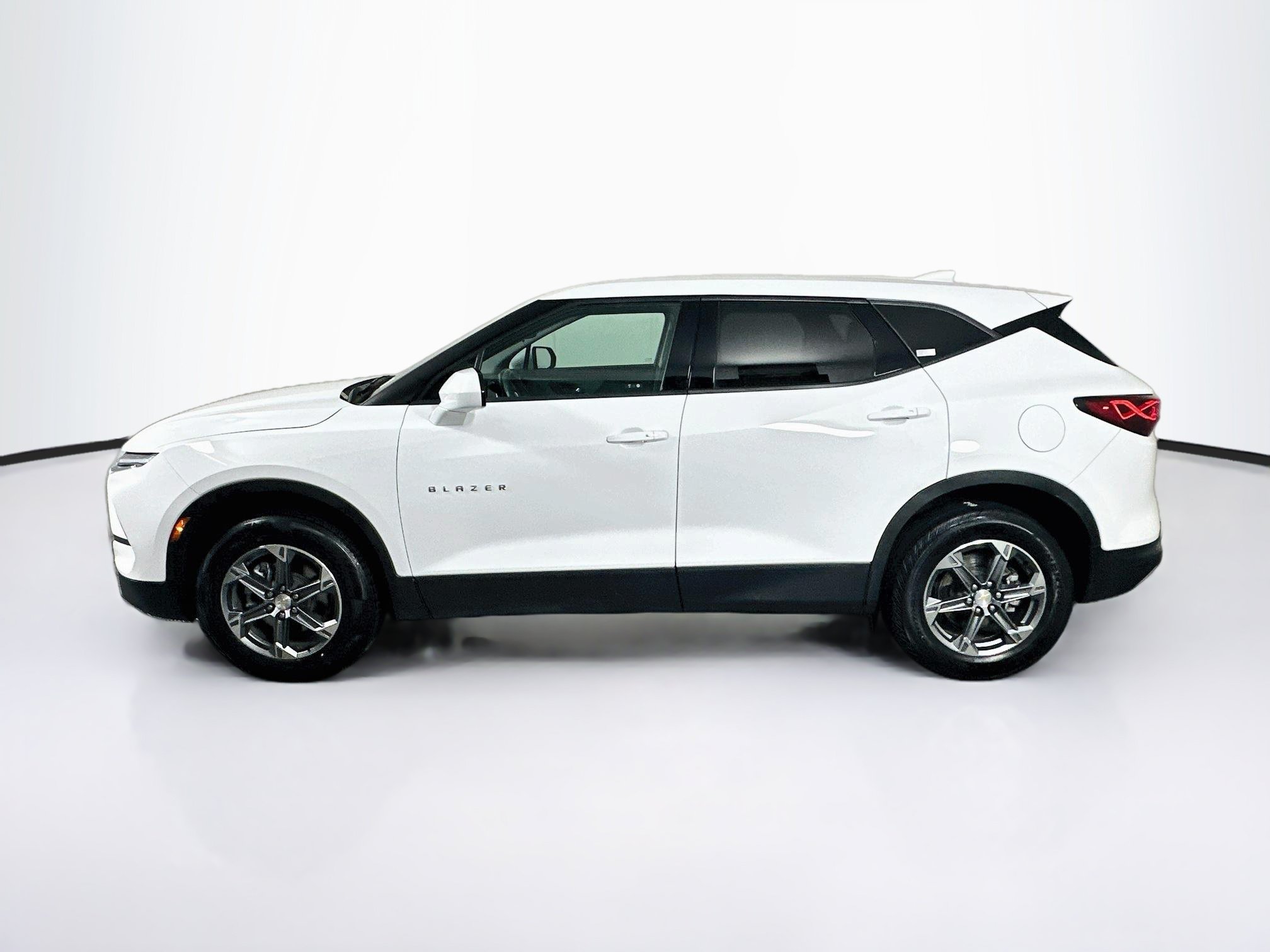 Used 2025 Chevrolet Blazer LT FWD image 4