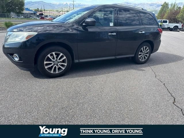 Used 2016 Nissan Pathfinder SV w/ Trailer Tow Package AWD/4WD image 2