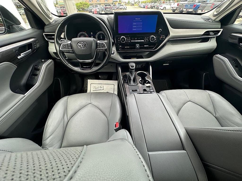 Certified 2023 Toyota Highlander Limited FWD image 21