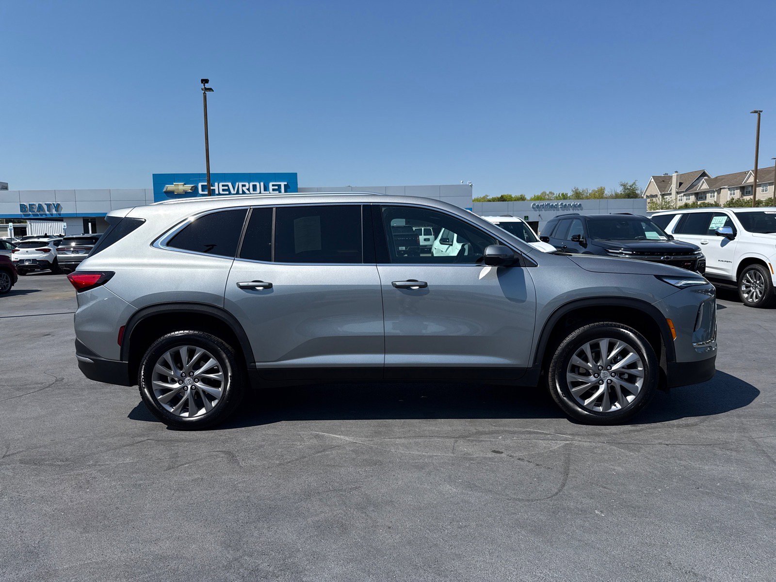 Used 2025 Buick Enclave Preferred image 2