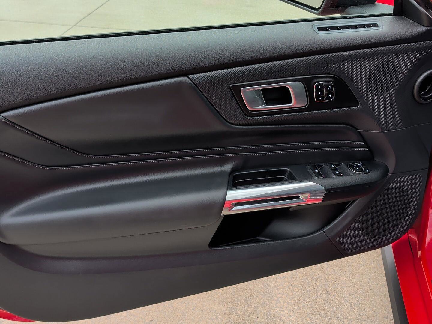 Used 2025 Ford Mustang GT Premium image 12