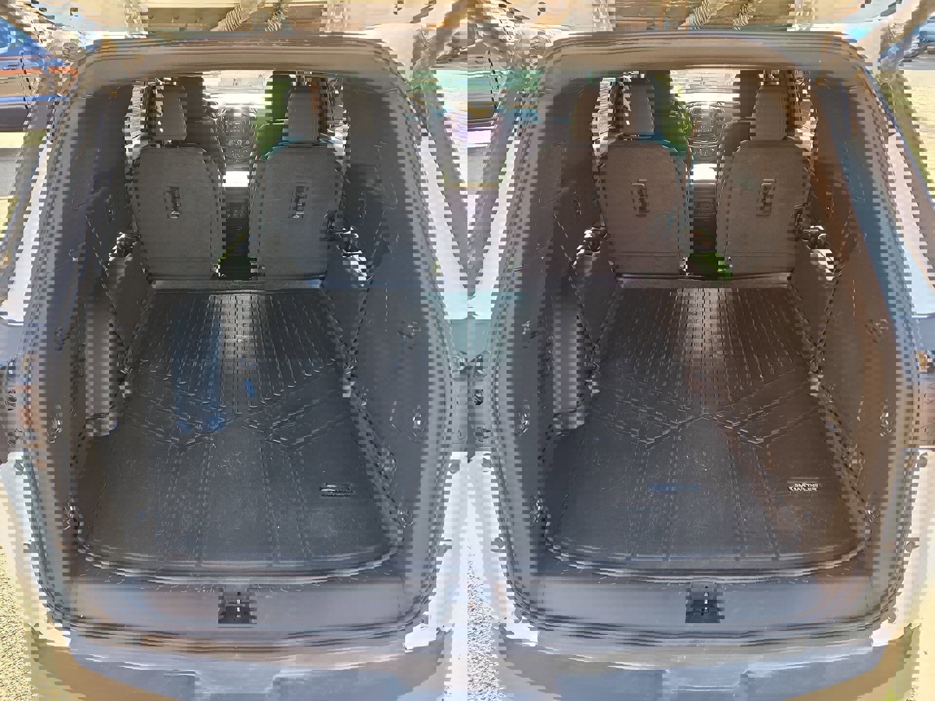 Used 2023 Chevrolet Traverse LT image 12