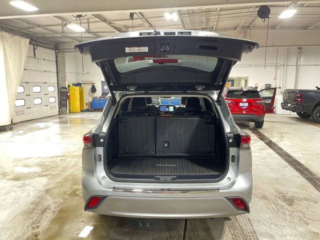 Used 2020 Toyota Highlander Platinum image 25