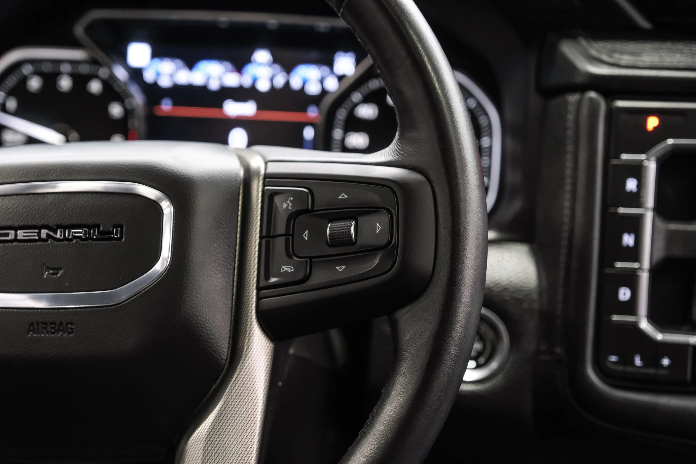 Used 2021 GMC Yukon Denali w/ Denali Premium Package image 22